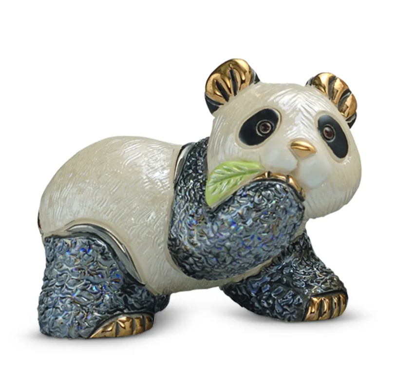 Baby Panda Bear With Leaf De Rosa